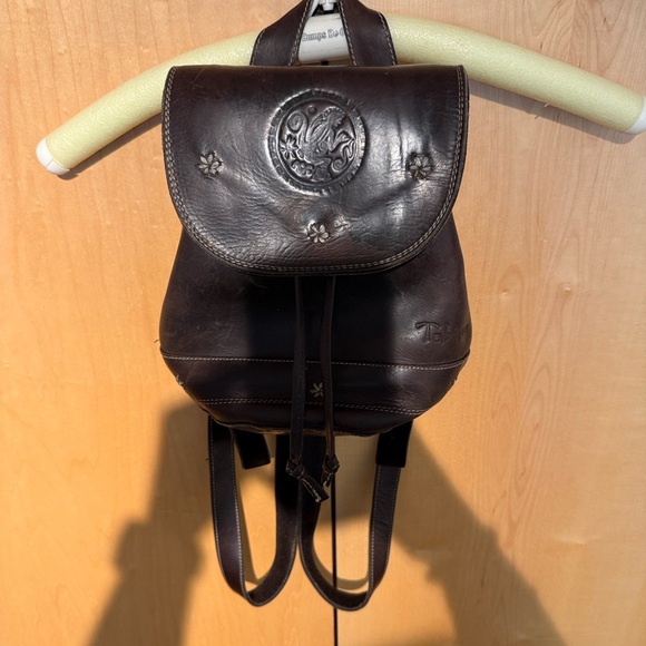 Elegant Dark Brown Leather Backpack - Picture 15 of 16